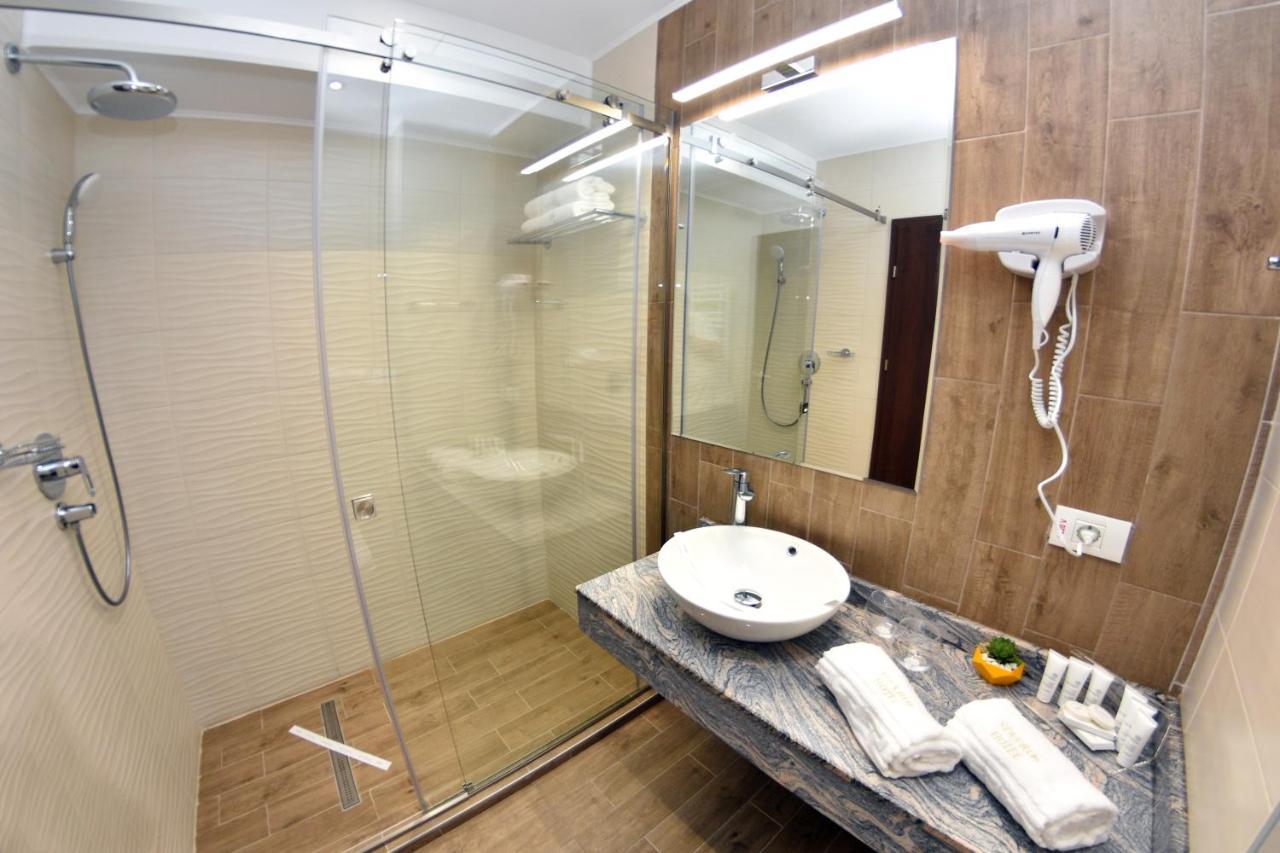 Stavros Hotel 4*